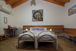 Room-romantic Eco-lodge in the Heart of