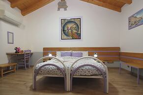 Room-romantic Eco-lodge in the Heart of