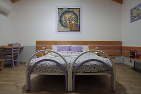 Room-romantic Eco-lodge in the Heart of