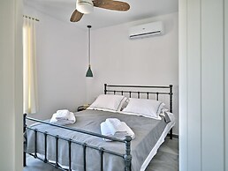 Villa Maria - Naoussa Fishes Blue Grey Suite