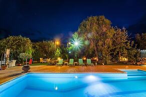 Beachfront Luxury Villa-private Pool Garden Heaven