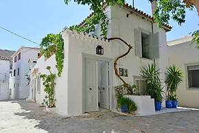 A Sea-licious Vacation - Chic Style in Hydra