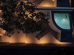 Yiota Collection  4 Suites & 4 Prive Jacuzzi
