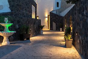 Yiota Collection  4 Suites & 4 Prive Jacuzzi