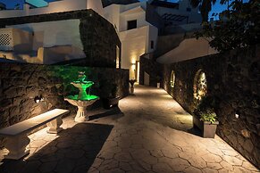 Yiota Collection  4 Suites & 4 Prive Jacuzzi