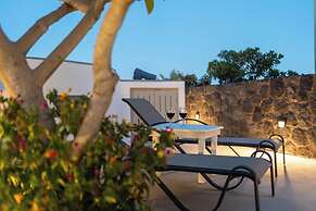 Yiota Collection  4 Suites & 4 Prive Jacuzzi