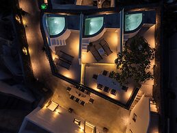 Yiota Collection  4 Suites & 4 Prive Jacuzzi