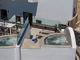 Yiota Collection  4 Suites & 4 Prive Jacuzzi