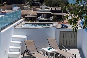 Yiota Collection  4 Suites & 4 Prive Jacuzzi