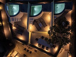 Yiota Collection  4 Suites & 4 Prive Jacuzzi