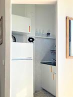 Bright studio with balcony - Visconti 14