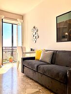 Bright studio with balcony - Visconti 14
