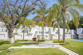 Modern House in Yautepec l Pool & Garden