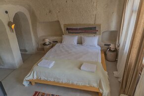 Potamia Cave Suites