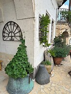 Potamia Cave Suites