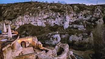 Potamia Cave Suites