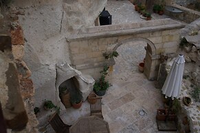 Potamia Cave Suites