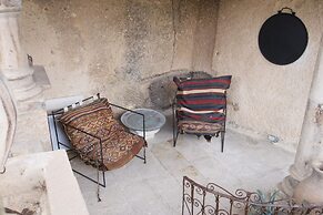 Potamia Cave Suites