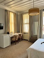 CEMBERLİ HOUSE