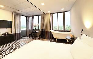 TTR Skypool View Hotel