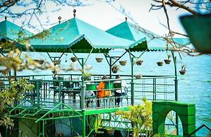 Country lake resort Garuga