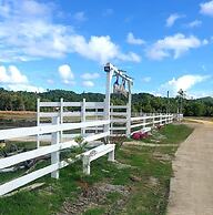 LA GRANDE SHORES Beach Resort