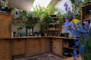 Hapus Hideaway Retreat Site, Sleeps 29