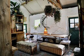 Hapus Hideaway Retreat Site, Sleeps 29