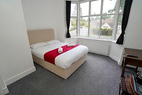 Gatwick Birchwood Lodge