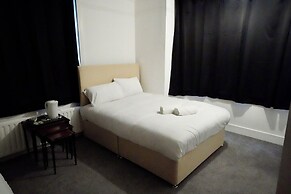 Gatwick Birchwood Lodge