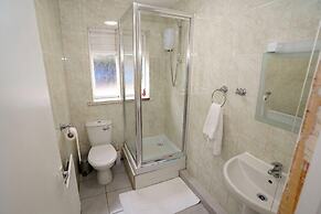 Gatwick Birchwood Lodge