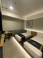 FIERIS IZZY HOTEL