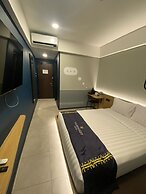 FIERIS IZZY HOTEL