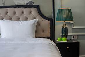 Madelise Central Grand Hotel