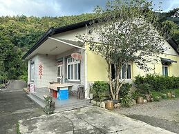 Little girl's home