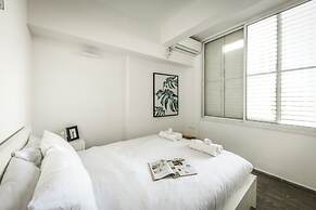 Charming 1BR Apt by Sea N' Rent