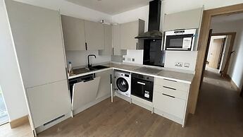 Exquisite Riverside Living in a Stunning Flat