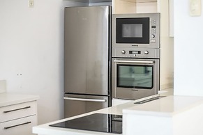 Spacious 3BR Penthouse w Rooftop