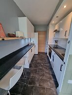 1-bed Apartment - Sleeps 2 & Private Parking