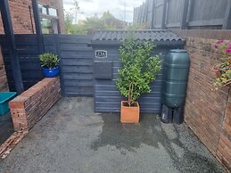 1-bed Apartment - Sleeps 2 & Private Parking