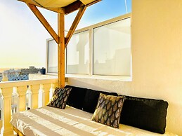 Spacious 2 BR Golden Apartment
