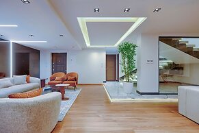 Vesta - Luxury Villa - 3BR - CFC II