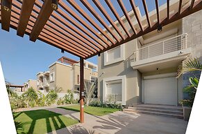 Vesta - Luxury Villa - 3BR - CFC II