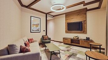 Grey Hotel