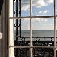 Marine Parade Sea View 2-bedroom Apartment