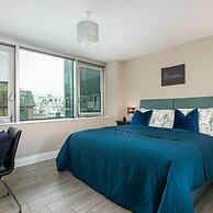 Gorgeous 5 Star Location 2 min to Brighton Beach