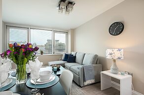 Gorgeous 5 Star Location 2 min to Brighton Beach