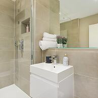 Gorgeous 5 Star Location 2 min to Brighton Beach