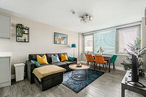 Bright Charming Condo Short Walk to Beach Pier