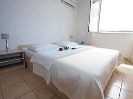Beachfront Apartments Tamarix